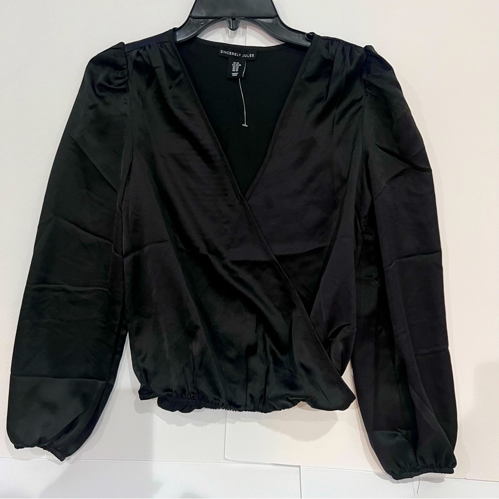 Sincerely Jules Women’s Cross-Front Satin Long-Sleeve
Blouse size XS , NWOT!